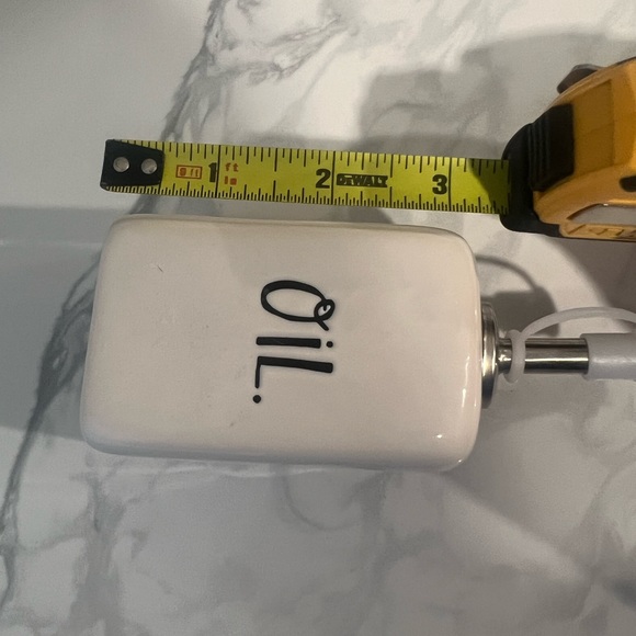 Cute Rae Dunn VINEGAR .& OIL. - Picture 10 of 15